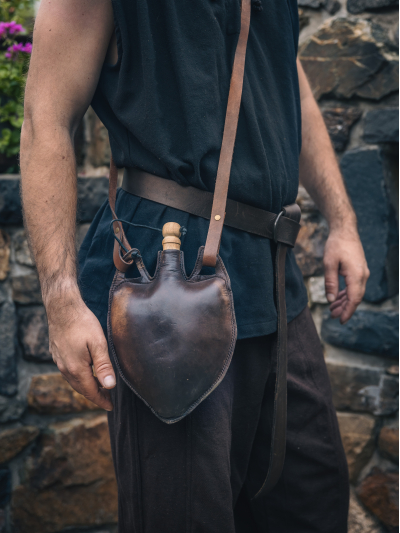 Trollfelsen Mittelalter Gewandung Wasserflasche Costrel Antik